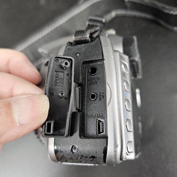 Vintage Canon EOS Digital Rebel XT Camera Body 8MP Made in Japan AS IS Parts Rep - Picture 7 of 12